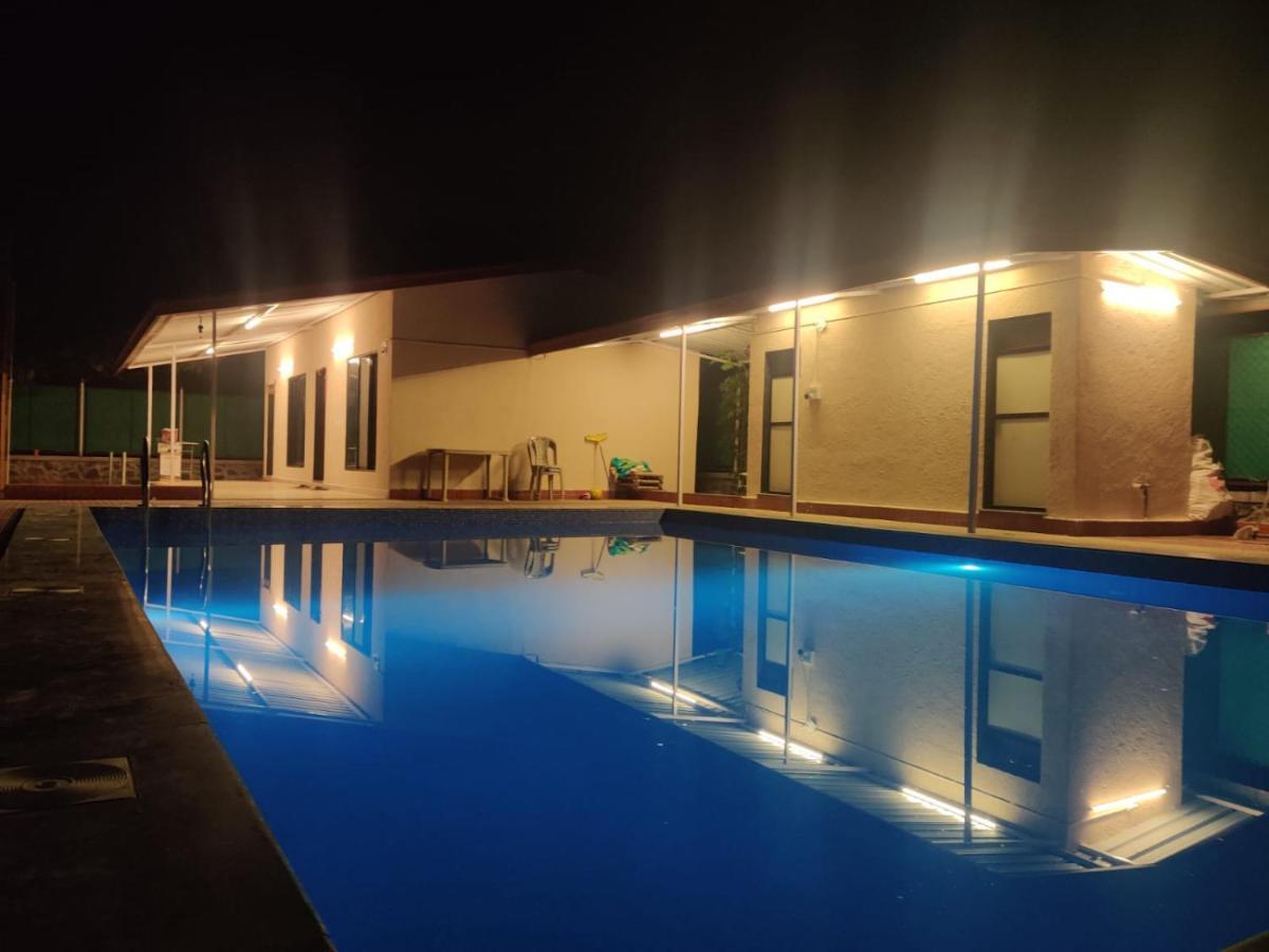 Twinkle Villa 4Bhk Karjat Exteriör bild
